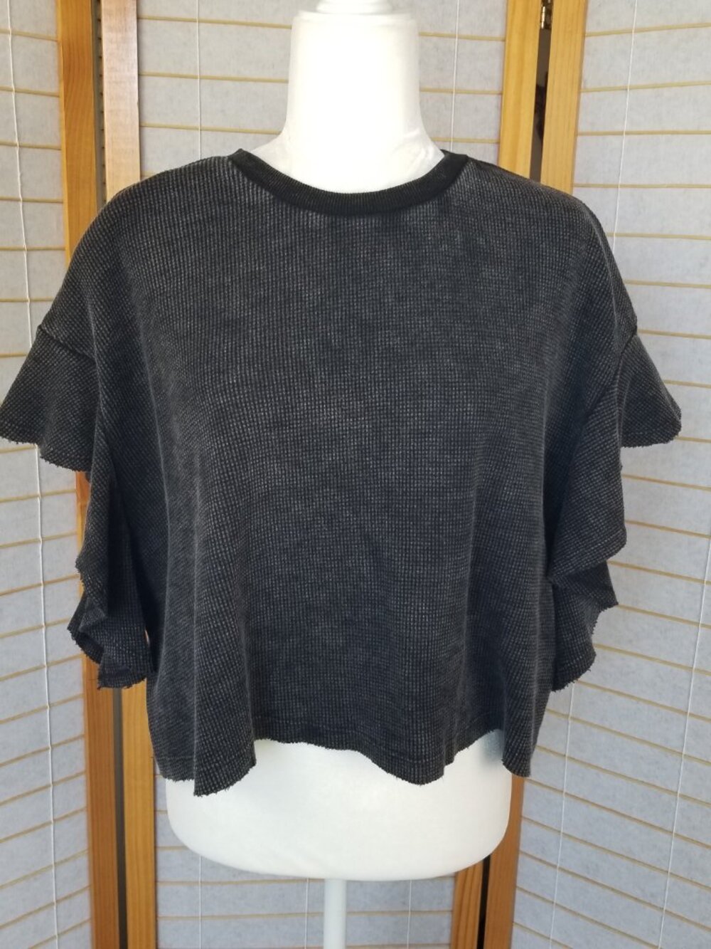 Eesome Los Angeles Waffle Knit Crop Top Gray Ruffle Sleeves Oversized Sz Small